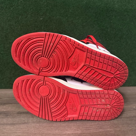 Jordan 1 Retro High ‘Black Toe Reimagined’ Size 8.5 - Picture 11 of 12